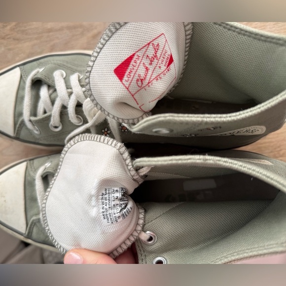 CONVERSE Run Star Hike Platform Floral Embroidery Lgt Field Surplus/Egret W11.5 - Picture 9 of 10